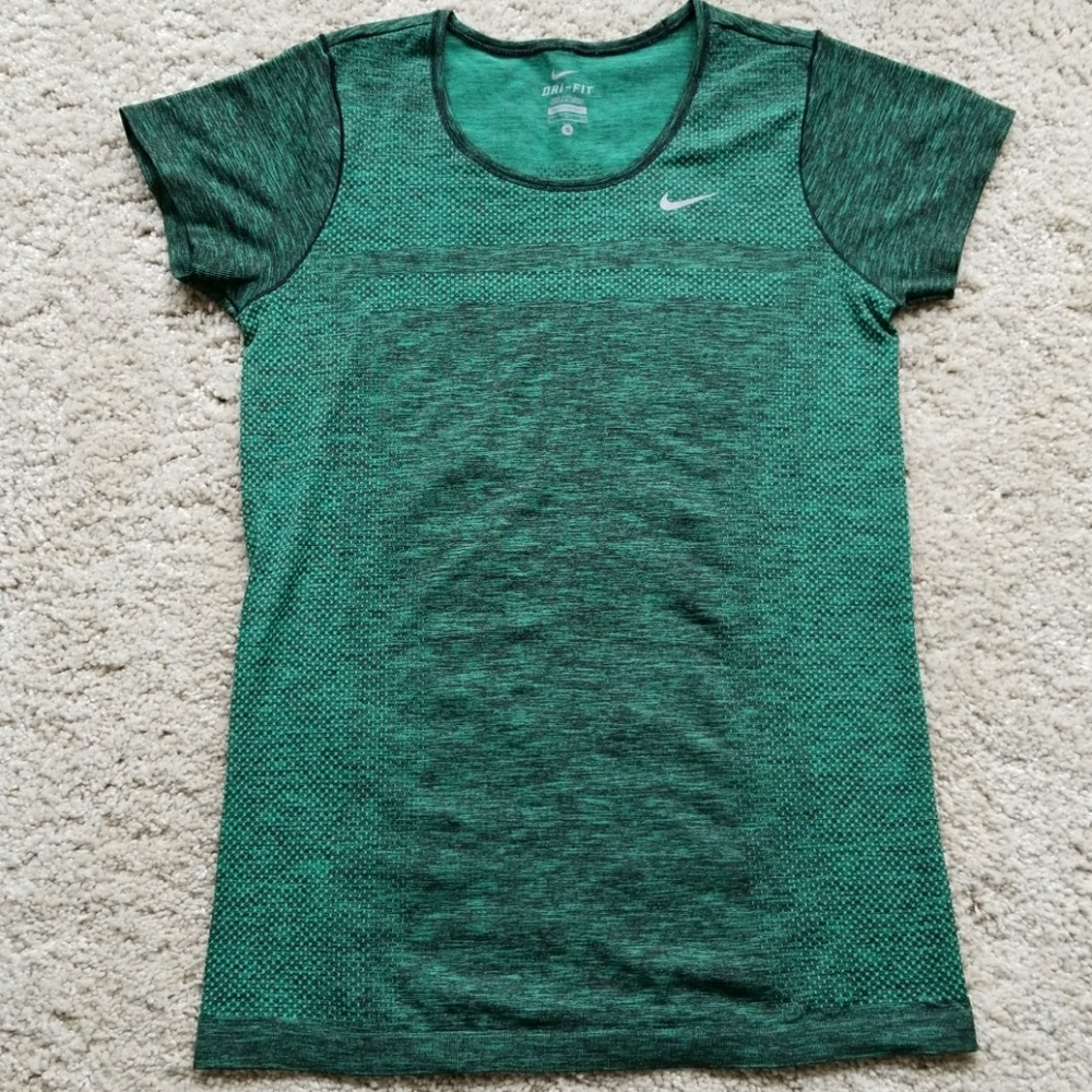 Nike Dri-Fit Top size S